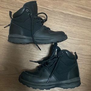 Nike ACG boots size 1Y